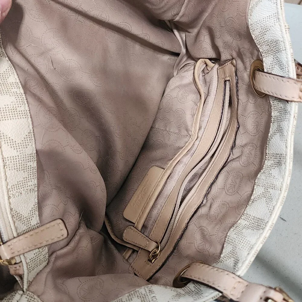 Michael Kors Handbag, Handles and Shoulder Strap